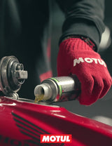 Motul - Additivo benzina moto 200 ml per motori 2T e 4T, aumenta il numero di ottano, pulisce carburatori, iniettori, valvole e circuito alimentazione
