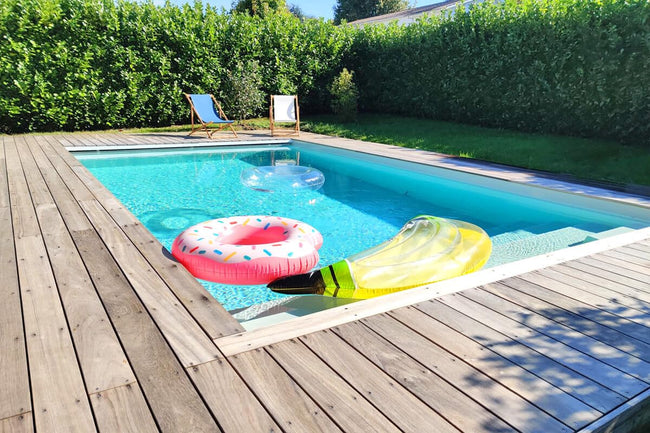 Detergente piscine e vasche idromassaggio spray, pulitore sgrassante per bordo piscina, pareti, vasca, pavimenti, residui oleosi e sporco ostinato